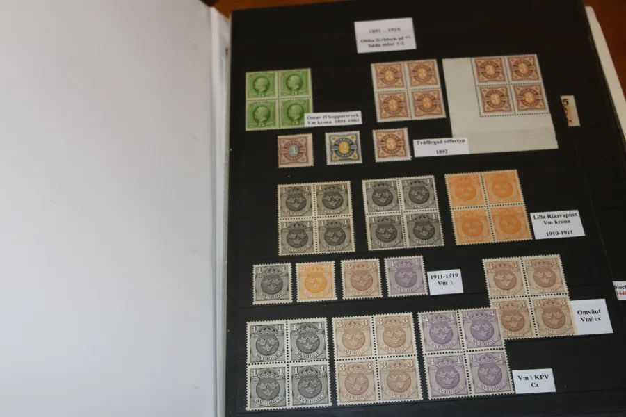 Parti xx i pärm med en del bättre märken t.ex. F179A i olika papper, F187c i 5-strip (F 2000 kr), en del landstorm m.m. Tidsperiod ca 1900-1950-tal. Därefter följer ett avsnitt x på några sidor.