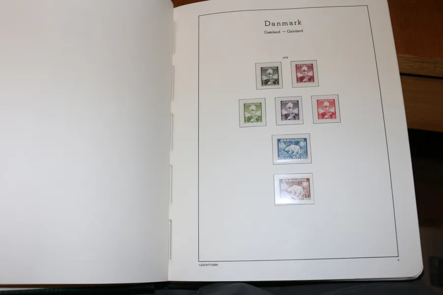 Samling xx till 2010 i LT-album med fickor, sidor från starten 1905. Ser komplett ut förutom två block från 1950 och framåt. Även några tidigare märken t.ex. Thuleserien.