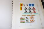 NEDERLÄNDERNA+SURINAM. Låda med två album + en mindre låda och en plastficka. Mycket xx material men ej närmare genomgånget av mig. Försiktigt utrop.