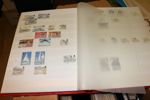 ENGLAND, IRLAND, KANALÖARNA. Parti 6 album i låda, mest stämplat vilket i Kanalöarnas fall kan tyckas mer intressant. Mest billiga frimärken men mycket material och intressant samlingsområde.