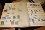 ENGLAND, IRLAND, KANALÖARNA. Parti 6 album i låda, mest stämplat vilket i Kanalöarnas fall kan tyckas mer intressant. Mest billiga frimärken men mycket material och intressant samlingsområde.