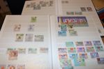 ENGLAND, IRLAND, KANALÖARNA. Parti 6 album i låda, mest stämplat vilket i Kanalöarnas fall kan tyckas mer intressant. Mest billiga frimärken men mycket material och intressant samlingsområde.