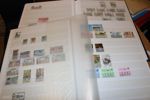 ENGLAND, IRLAND, KANALÖARNA. Parti 6 album i låda, mest stämplat vilket i Kanalöarnas fall kan tyckas mer intressant. Mest billiga frimärken men mycket material och intressant samlingsområde.