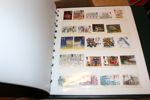 ENGLAND, IRLAND, KANALÖARNA. Parti 6 album i låda, mest stämplat vilket i Kanalöarnas fall kan tyckas mer intressant. Mest billiga frimärken men mycket material och intressant samlingsområde.