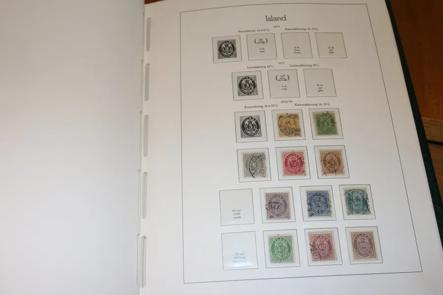 Fin samling Island 1873-1989 i ett Leuchtturmalbum med en del extrasidor.
