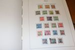 Fin samling Island 1873-1989 i ett Leuchtturmalbum med en del extrasidor.