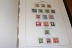 Fin samling Island 1873-1989 i ett Leuchtturmalbum med en del extrasidor.