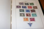 Fin samling Island 1873-1989 i ett Leuchtturmalbum med en del extrasidor.