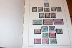 Samling till början på 2000-talet i ett album, med flera bättre märken. Bl.a. 2+4+8 skilding utan gummi, def 16 sk. Flera aur-ovaler inkl några bättre valörer, hyfsat 1900-tal men oftast utan det dyra