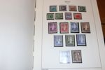 Samling till början på 2000-talet i ett album, med flera bättre märken. Bl.a. 2+4+8 skilding utan gummi, def 16 sk. Flera aur-ovaler inkl några bättre valörer, hyfsat 1900-tal men oftast utan det dyra