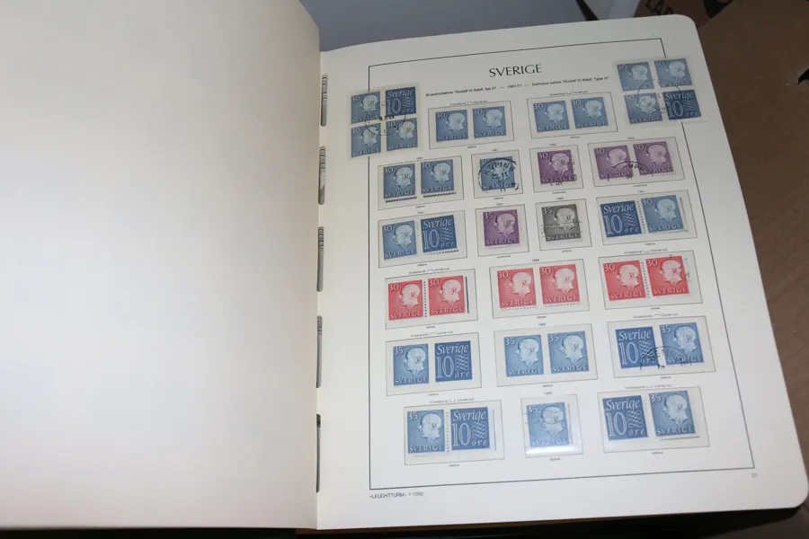 Samling 1951-2015 i fyra album varav 1963-2015 Leuchtturm med fickor. På 1900-talet blandat stämplat och postfriskt, från 1997 och senare majoritet xx med nom över 22000 kr räknat från -97 och framåt.