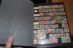 EUROPA. Europasamling (Ej Norden, ej Tyskland) i 10 insticksalbum, flera av dem väldigt tjocka. Många tusen frimärken med fyndchanser, sorterat landsvis. Både äldre och nyare material. 