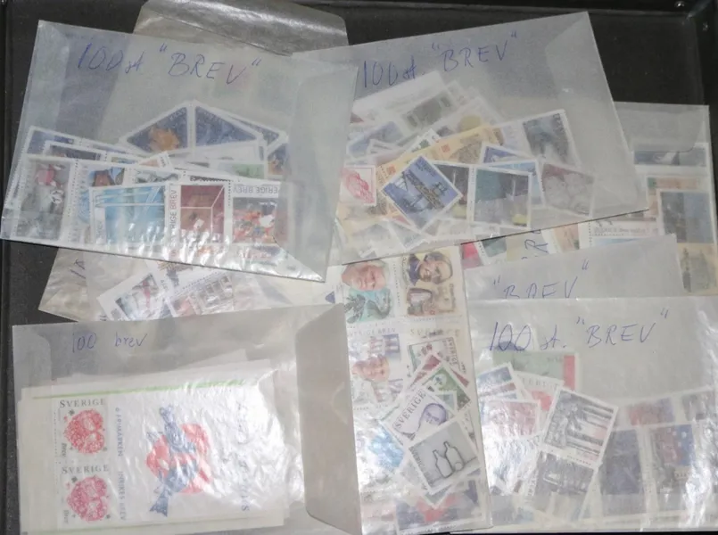 1000 xx frimärken "brev", den äldre sorten med gummering.