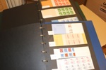 Samling häften 1918-1999 i fem visiralbum. Startar med några bra handgjorda som H13 komplett, H14 med delade inlagor, H39, H72 c2. Hyfsatt välfyllt 50-60-tal och från 1970 i princip komplett ända ...