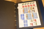 Samling häften 1918-1999 i fem visiralbum. Startar med några bra handgjorda som H13 komplett, H14 med delade inlagor, H39, H72 c2. Hyfsatt välfyllt 50-60-tal och från 1970 i princip komplett ända ...