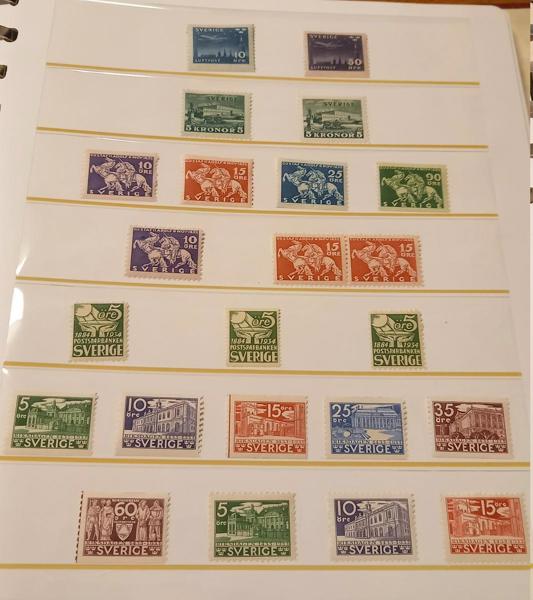 Samling x/xx 1932-65 i äldre visiralbum. Mest ostämplat med fina ex av 5 kr slottet på tonat resp vitt papper och de flesta bättre serier därefter. Högt kv.