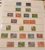 Samling x/xx 1932-65 i äldre visiralbum. Mest ostämplat med fina ex av 5 kr slottet på tonat resp vitt papper och de flesta bättre serier därefter. Högt kv.