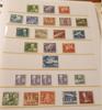 Samling x/xx 1932-65 i äldre visiralbum. Mest ostämplat med fina ex av 5 kr slottet på tonat resp vitt papper och de flesta bättre serier därefter. Högt kv.