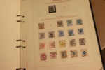 Fräsch samling stämplat 4 sk bco-1960 i två trevliga Estett-album (blad till 1971). Innehåller flera vapentyp och ringtyp inkl en del vackra stämplar, men utan de dyrare valörerna. På 1900-talet f...