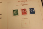 Fräsch samling stämplat 4 sk bco-1960 i två trevliga Estett-album (blad till 1971). Innehåller flera vapentyp och ringtyp inkl en del vackra stämplar, men utan de dyrare valörerna. På 1900-talet f...