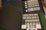 Postfrisk samling 1967-1999 i fem visiralbum. Oftast mer än ett av varje, rullmärken verkar genomgående vara i 5-strip. Högt frankeringsvärde!