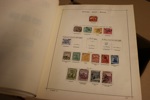 Parti finska xx 4-block 1900-tal i två insticksböcker. Dessutom medföljer enklare stpl samling Norge och några arkdelar Sverige. Dessutom Nästan tomt Estett-album Finland 1856-1971 och tjockt HV-a...